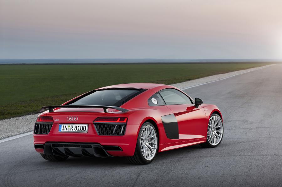  Audi R8 V10 Plus 2015 года  (WW) (фото 8 из 30)
